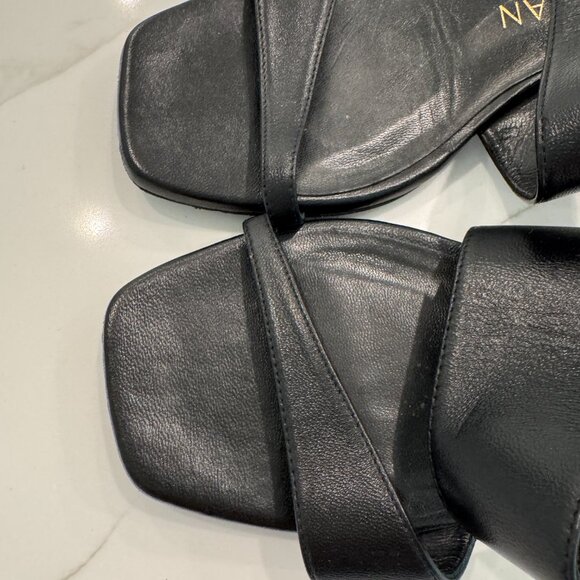 Stuart Weitzman - Picture 5 of 7